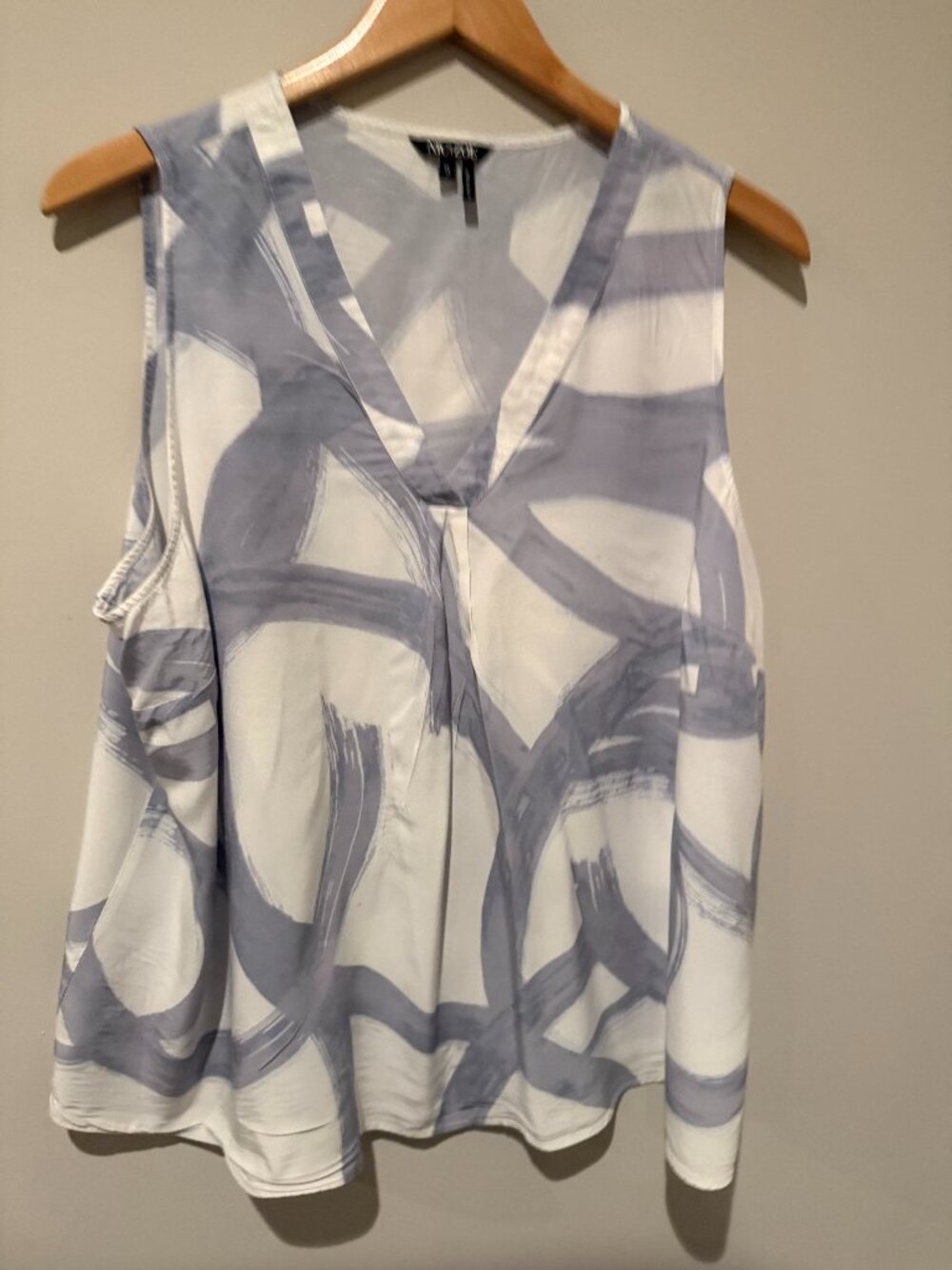 NIC+ZOE White and Blue Brushstroke V-Neck Sleeveless Top 1X